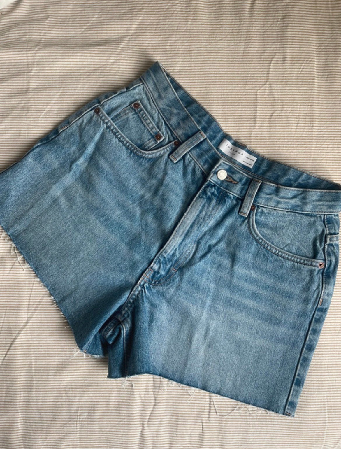 Blauwe denim mom short NIEUW maat 40, Kleding | Dames, Spijkerbroeken en Jeans, Verzenden, Nieuw, Blauw, W33 - W36 (confectie 42/44)