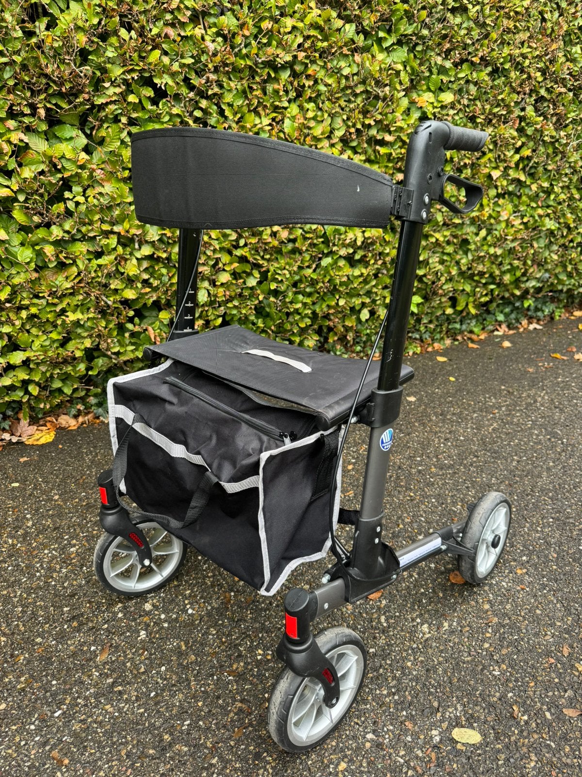 Rollator Vermeiren dubbel opvouwbaar met tas en rugsteun, Diversen, Ophalen, Lichtgewicht, Gebruikt