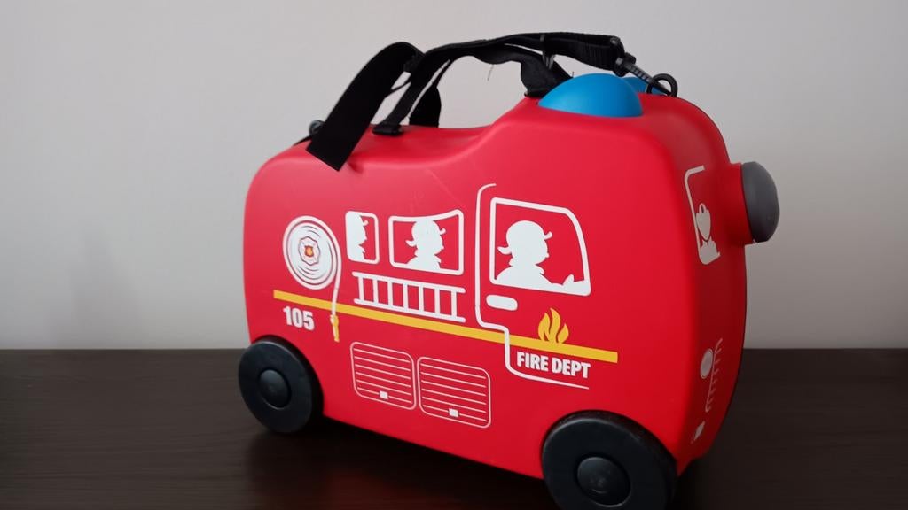 Kinder rolkoffer brandweerauto, Sieraden, Tassen en Uiterlijk, Koffers, Ophalen, Wieltjes, Hard kunststof, Minder dan 50 cm