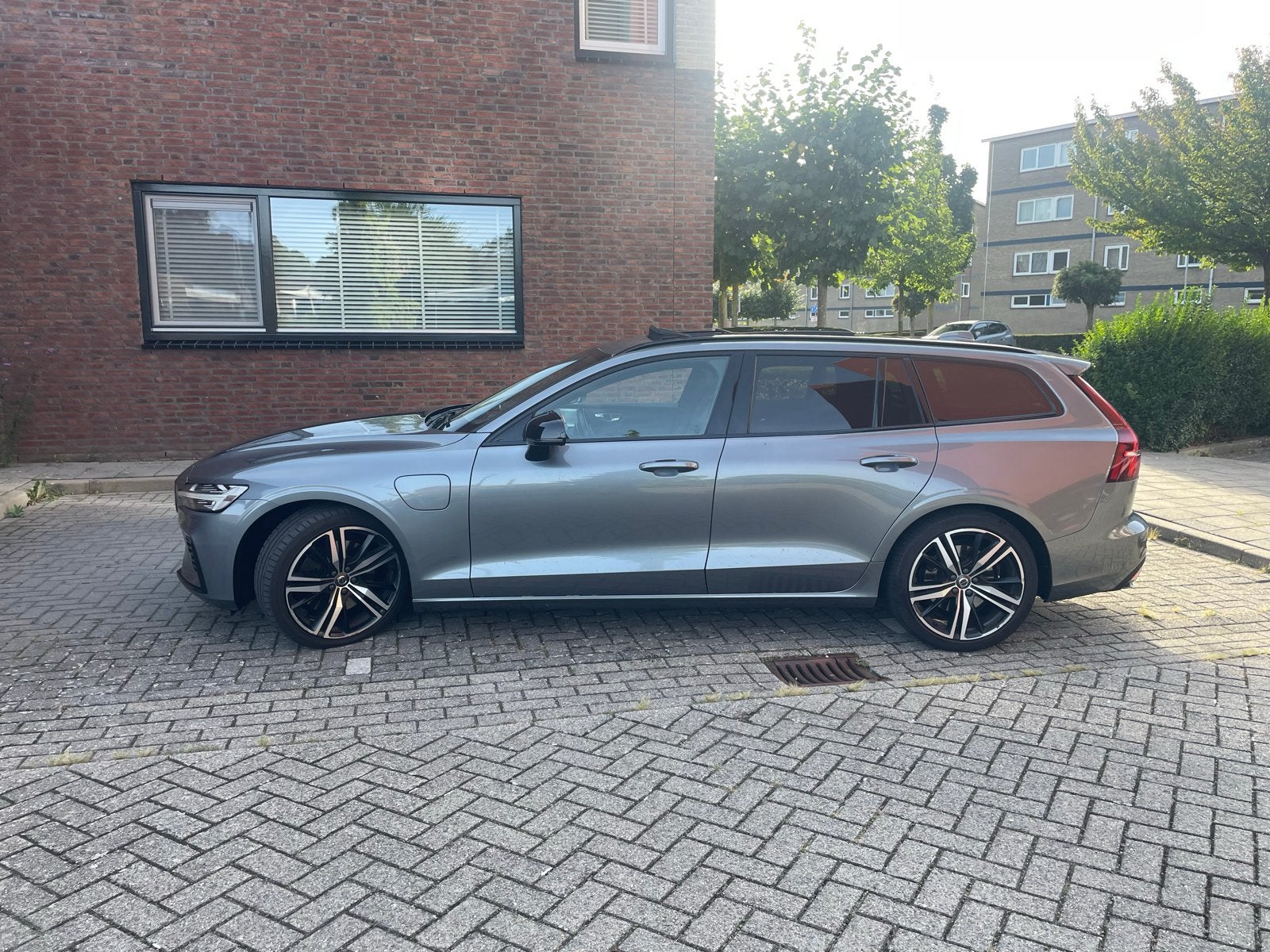 Volvo V60 T8 Twin Engine 390pk AWD Geartronic 2020 Grijs, Auto's, Automaat, Vierwielaandrijving, 129 €/maand, 303 pk