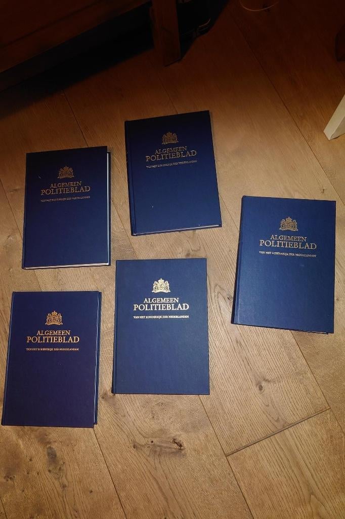 Algemeen politieblad jaargang 1982-1986 gebonden, Boeken, Ophalen of Verzenden, Zo goed als nieuw, Overige typen