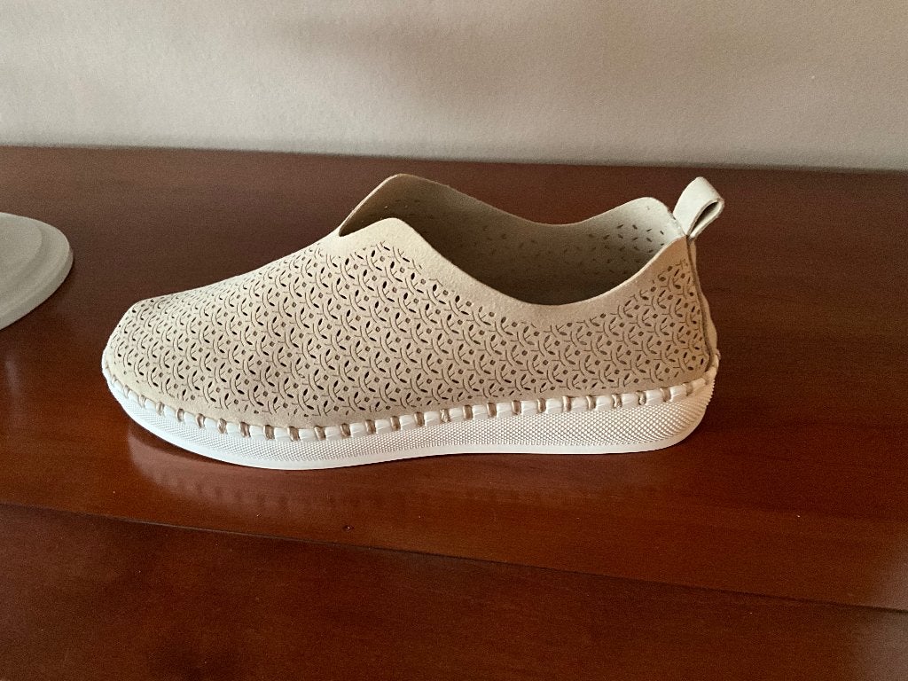 Hush Puppies maat 43, Kleding | Dames, Schoenen, Nieuw, Ophalen of Verzenden, Instappers, Beige