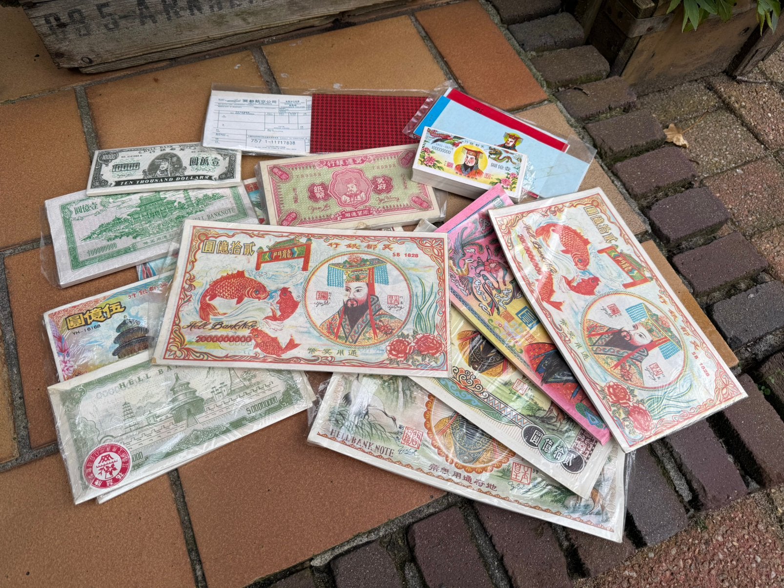 Lot hell bank notes ritueel chinees  offergeld offer geld, Ophalen of Verzenden, Zo goed als nieuw