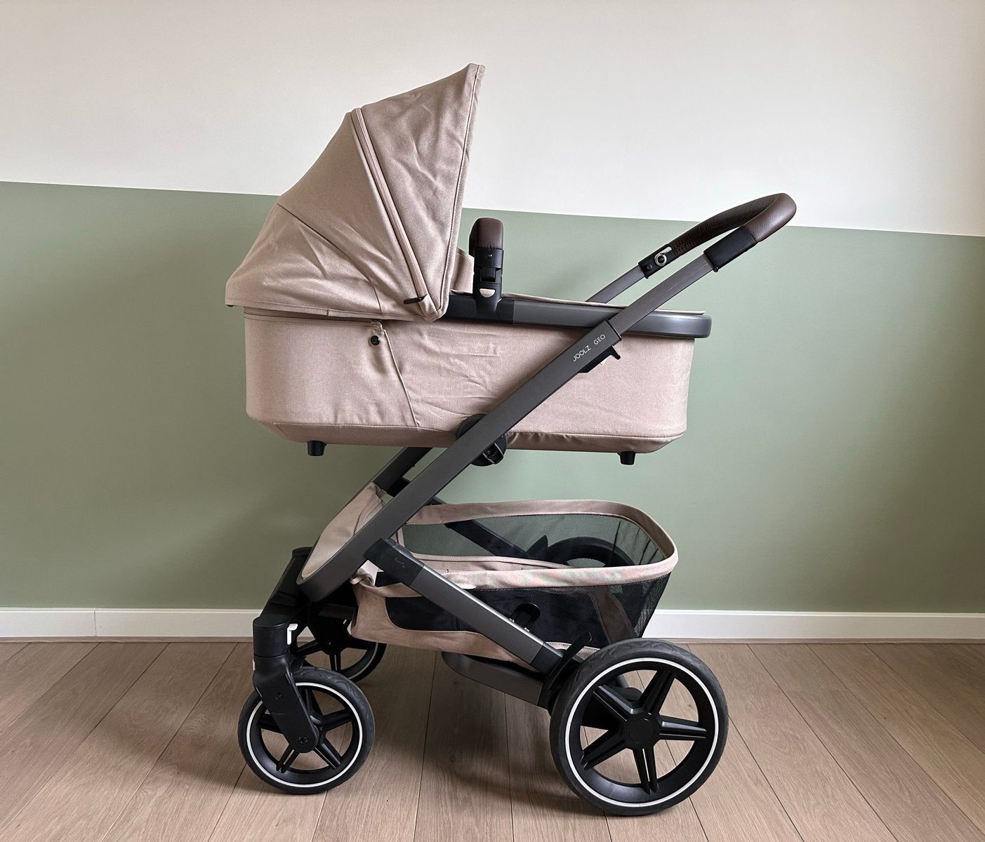 Joolz Geo 3 kinderwagen - Sandy taupe incl veel accesoires, Kinderen en Baby's, Ophalen, Zo goed als nieuw, Combiwagen, Met reiswieg