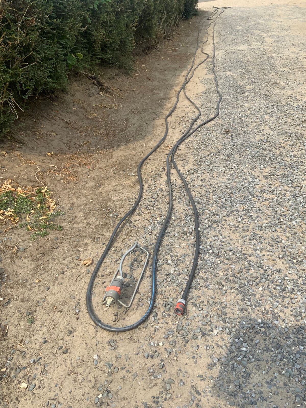 Ca 52 meter tuinslang met koppelingen en sproeier, Tuin en Terras, Tuinslangen, Ophalen, Zo goed als nieuw, Tuinslang