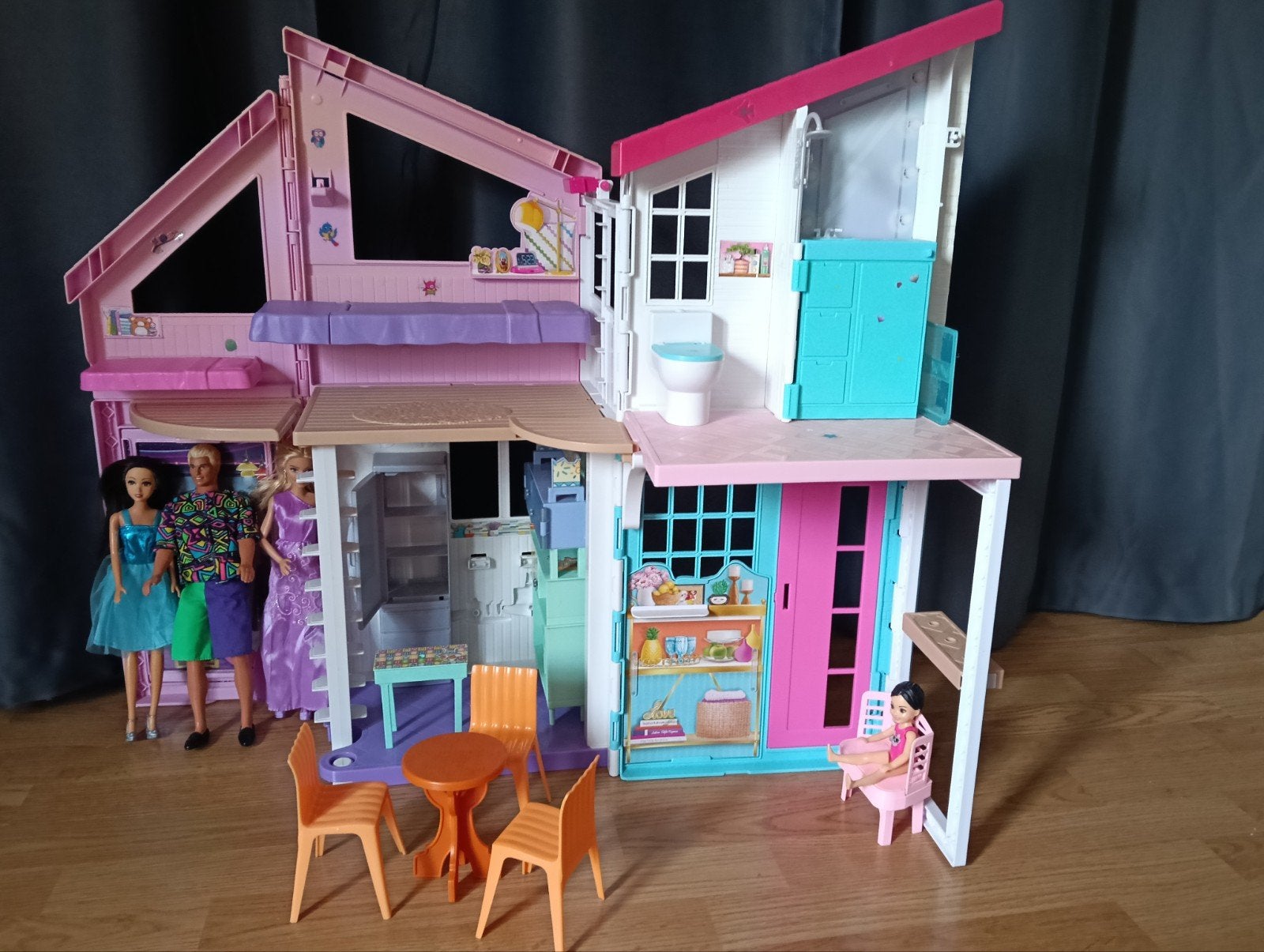 Barbie poppen huis inklapbaar, Kinderen en Baby's, Speelgoed | Poppenhuizen, Ophalen, Poppenhuis