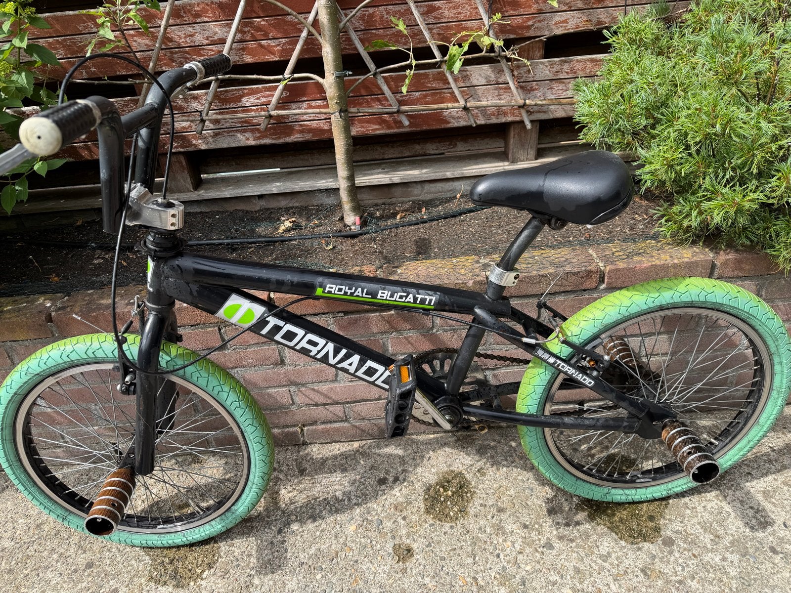 BMX Royal Bugatti Tornado met opvallende groene banden, Fietsen en Brommers, Ophalen, Gebruikt, Staal, Velgrem