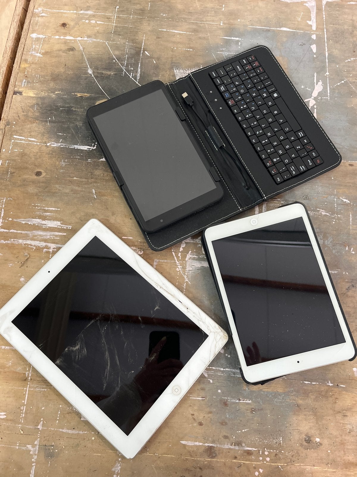 Oude iPads / tablets - onbekende staat, Computers en Software, Apple iPads, Ophalen of Verzenden, Niet werkend, Apple iPad