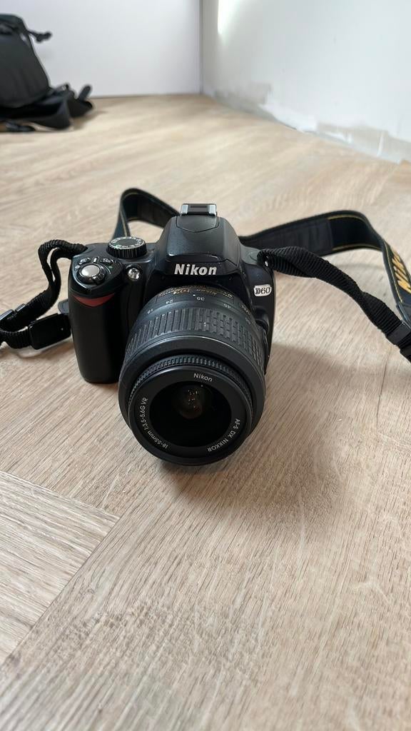 Nikon D60 spiegelreflexcamera met extra lens en flitser, Ophalen, Zo goed als nieuw, Nikon, 8 keer of meer