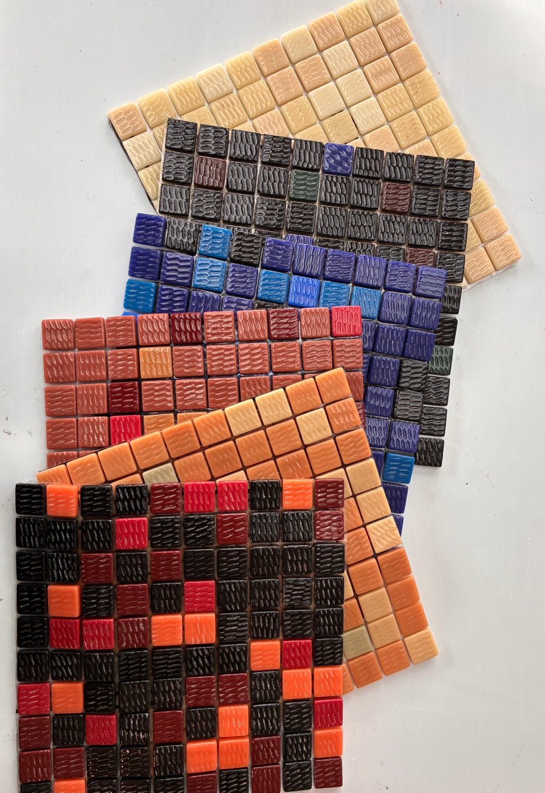 600 Mozaiek steentjes glas 15mm, Verzenden, Overige thema's, Meerkleurig, Zo goed als nieuw