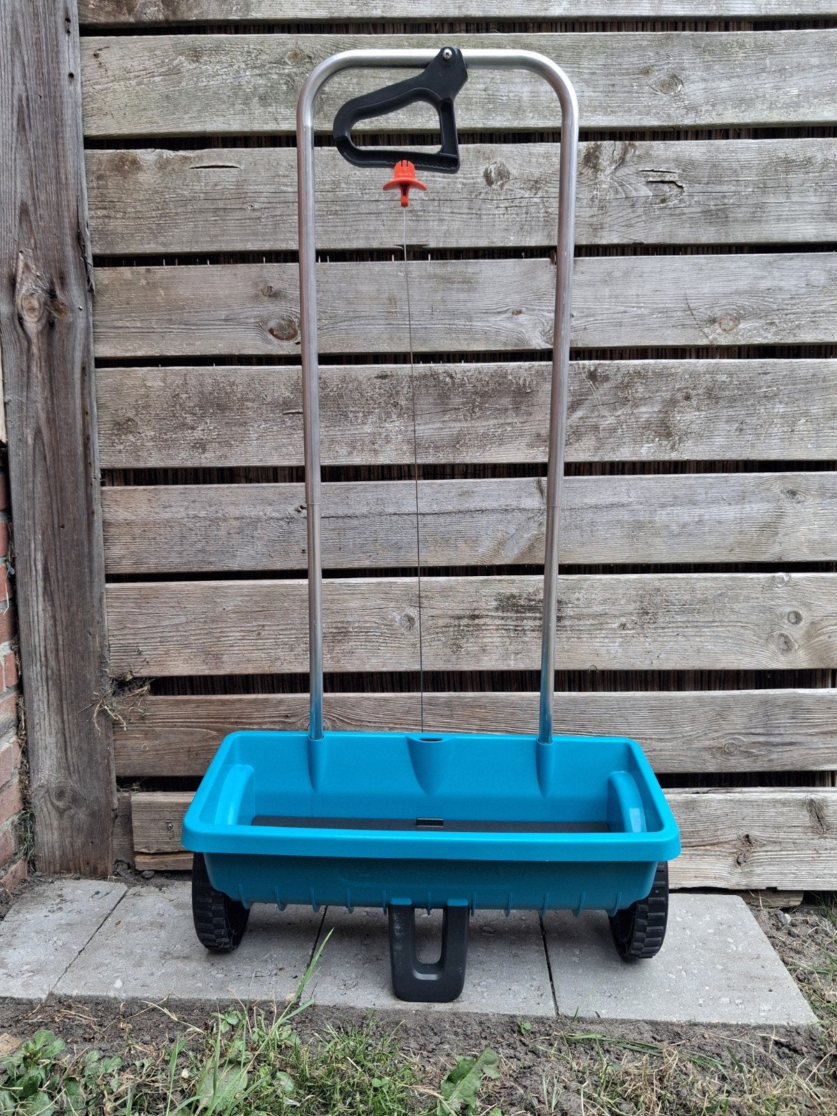 Gardena meststrooier / gardena strooiwagen, Ophalen