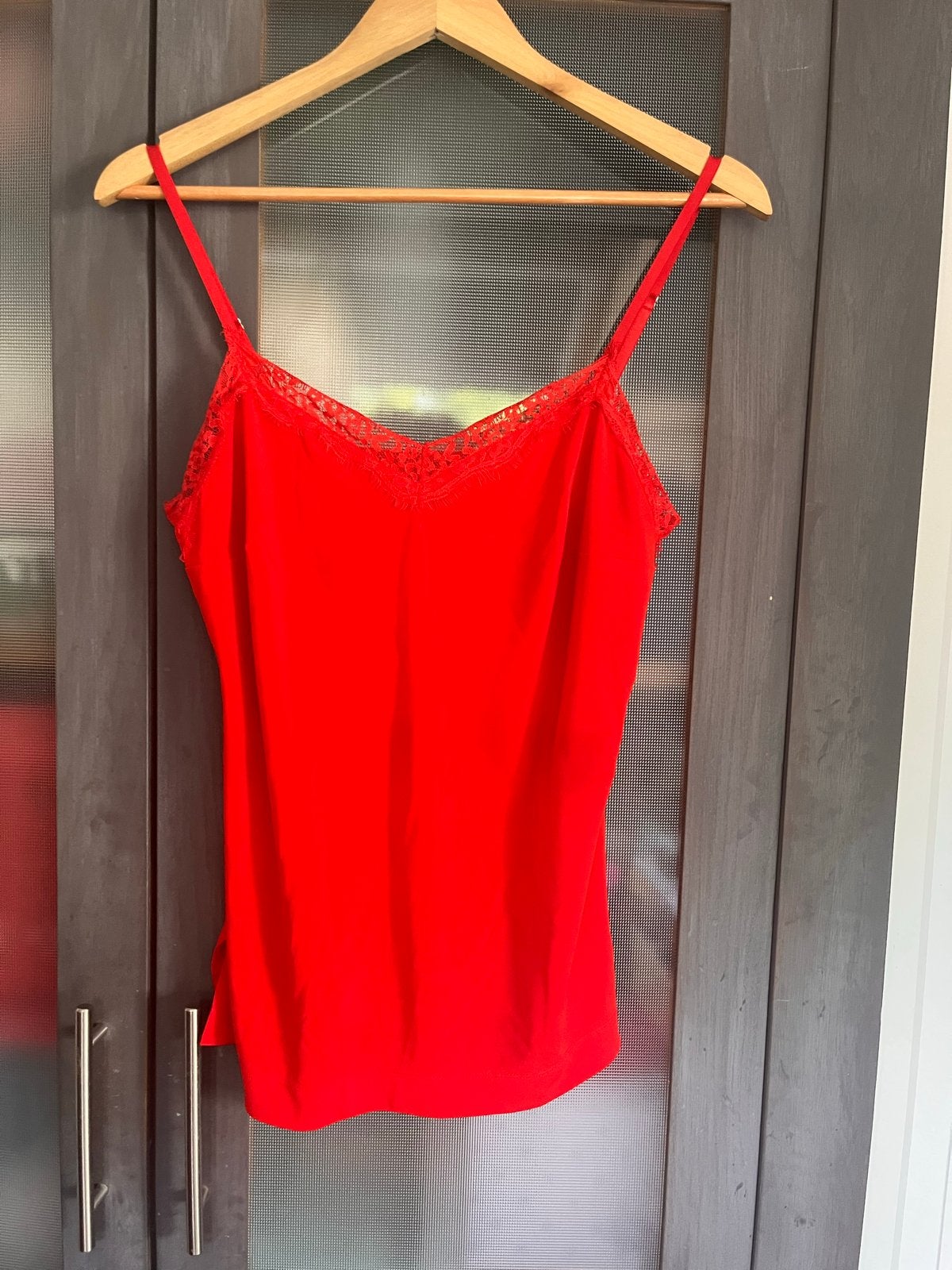 Rood topje met kant en spaghettibandjes, Ophalen of Verzenden, Zo goed als nieuw, Rood, Maat 36 (S)