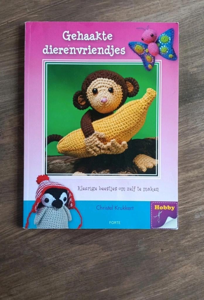 Haakboek: Gehaakte Vriendjes - 20 Leuke Dieren om te Haken, Ophalen of Verzenden, Gebruikt, Haken, Patroon of Boek