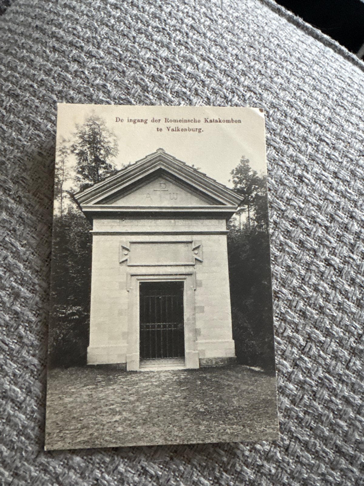 Oude briefkaart: Ingang Romeinse Katakomben Valkenburg, Verzamelen, Ansichtkaarten | Nederland, Ophalen of Verzenden, Voor 1920