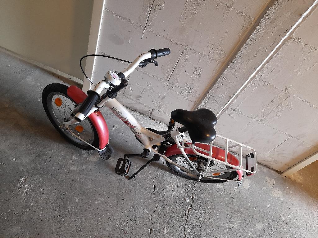 Kinderfiets Loekie 16 inch, Fietsen en Brommers, Fietsen | Kinderfietsjes, Ophalen, Terugtraprem, Zijwieltjes, Loekie