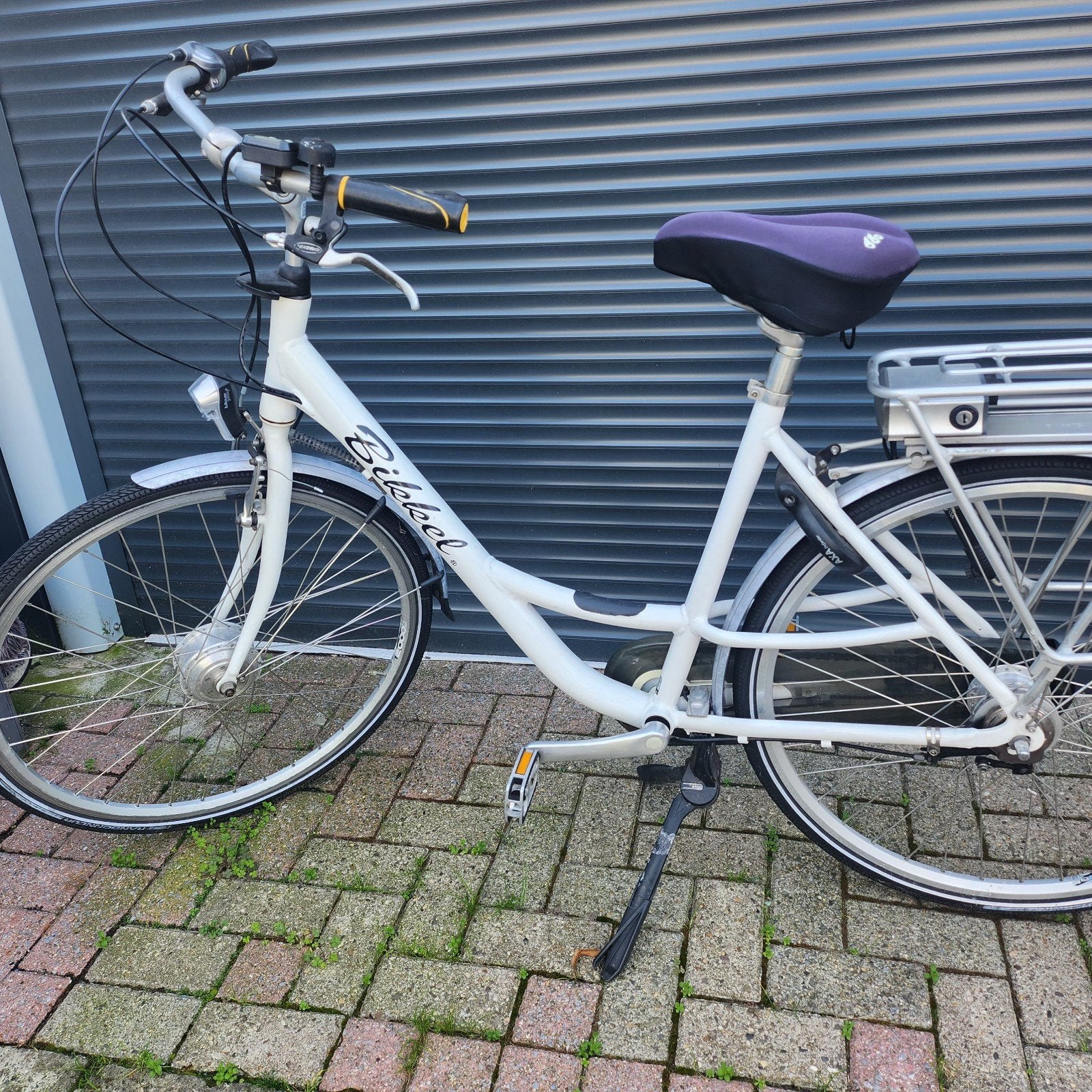 Bikkel elektrische fiets - Wit, Gebruikt, 51 tot 55 cm, 30 tot 50 km per accu, Ophalen