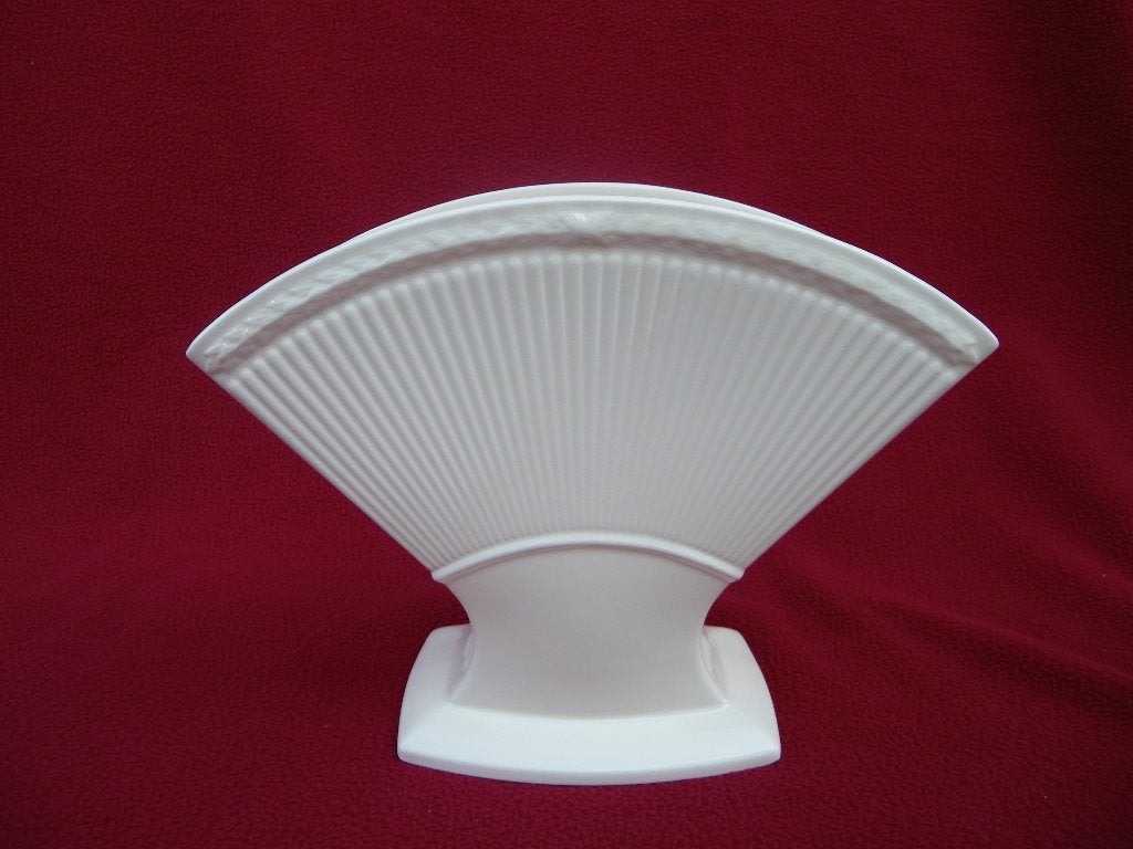 Wedgwood EDME  Puntgave servethouder/vaasje, Overige typen, Ophalen of Verzenden, Zo goed als nieuw, Wedgwood