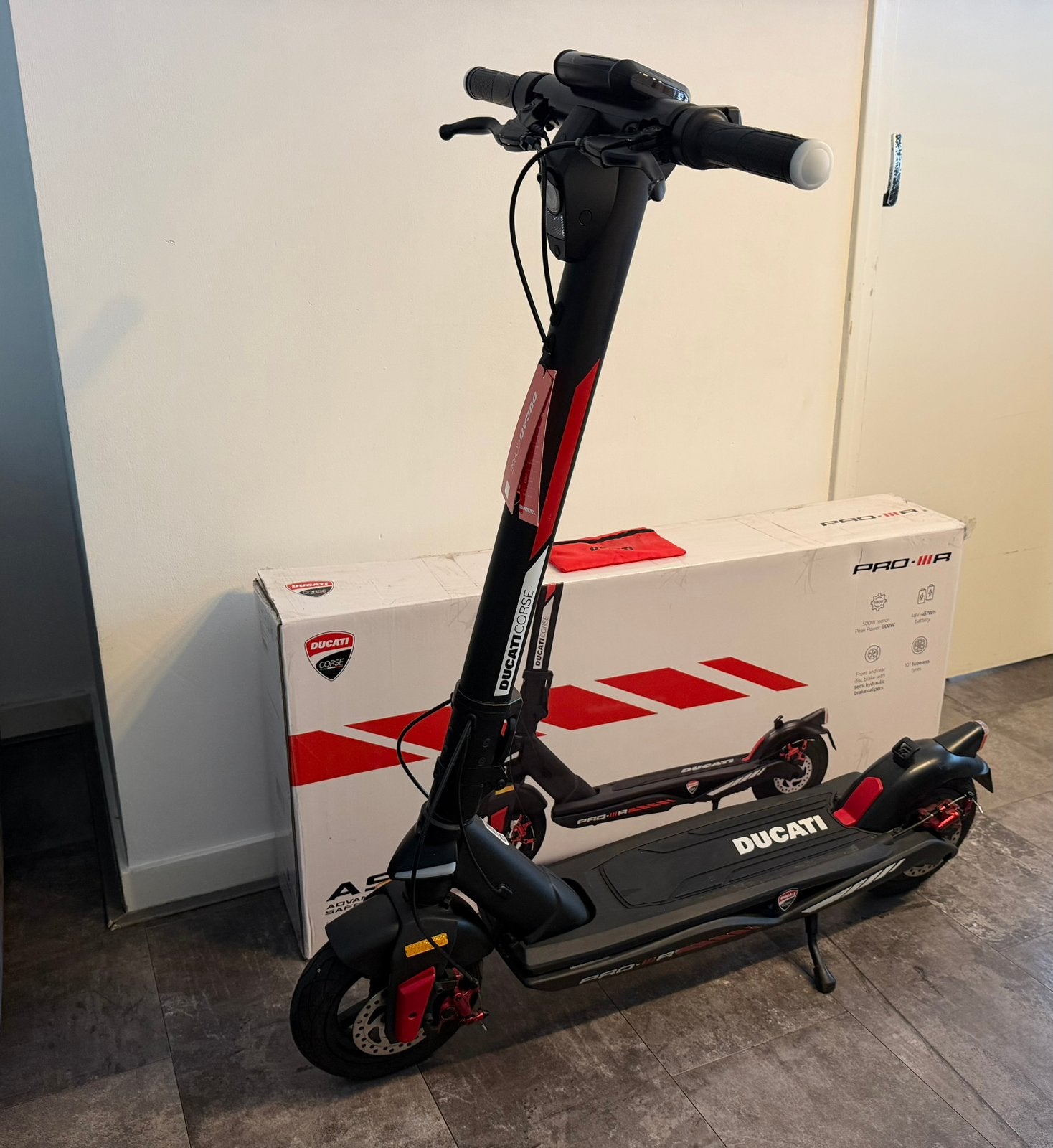 DUCATI EVO PRO - III R NIEUW ELEKTRISCHE STEP E-STEP, Fietsen en Brommers, Ophalen of Verzenden, Nieuw, Kickbike