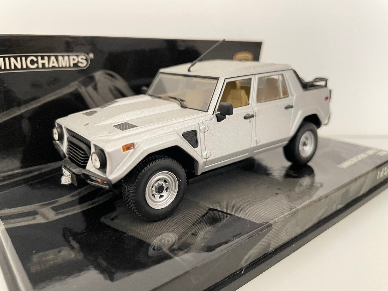 Minichamps Lamborghini LM002, Ophalen of Verzenden, Zo goed als nieuw, Auto, MiniChamps