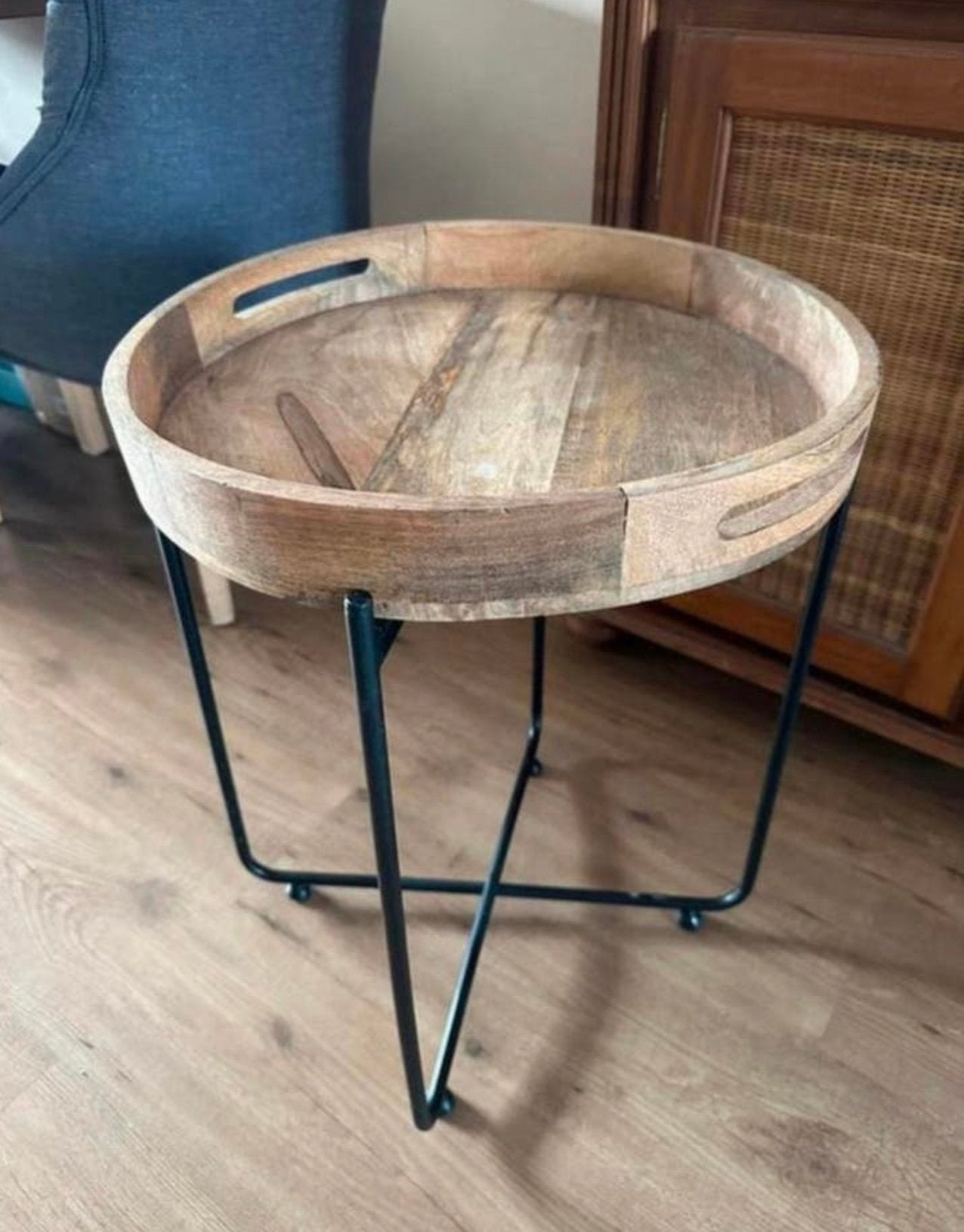 Opklapbare bijzettafel met dienblad van mango hout, Minder dan 55 cm, Rond, Zo goed als nieuw, Ophalen