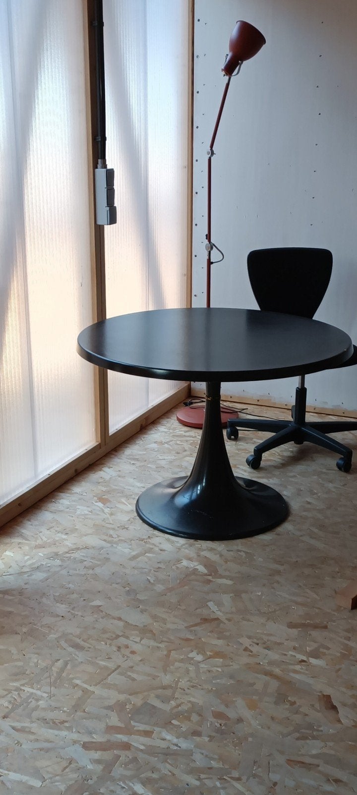 Ronde bijzettafel, zwart, ca. 65 cm hoog, Ophalen, Overige materialen, Gebruikt, Rond