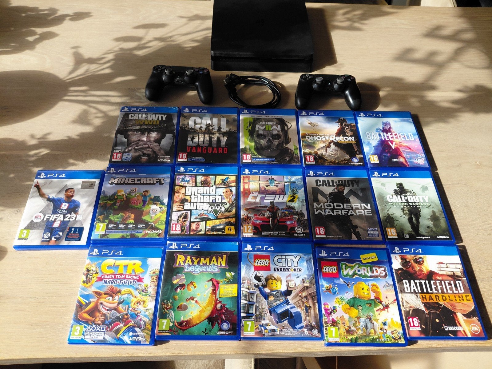 PS4 Slim 500GB met 2 controllers en 16 spellen, Gebruikt, Vanaf 18 jaar, Overige genres, Ophalen of Verzenden