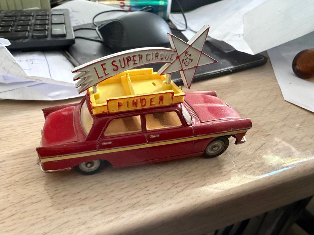 Dinky Toys Peugeot 404 Pinder met caravan - Zeldzaam, France, Gebruikt, Auto, Dinky Toys