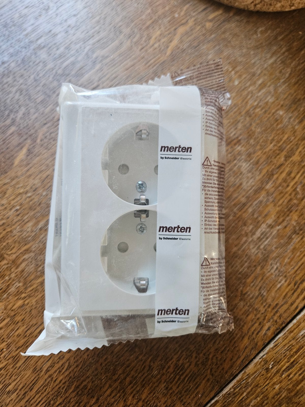 Merten Stopcontact Dubbel - Nieuw in Verpakking, Ophalen of Verzenden, Nieuw, Schneider Electric, Stopcontact