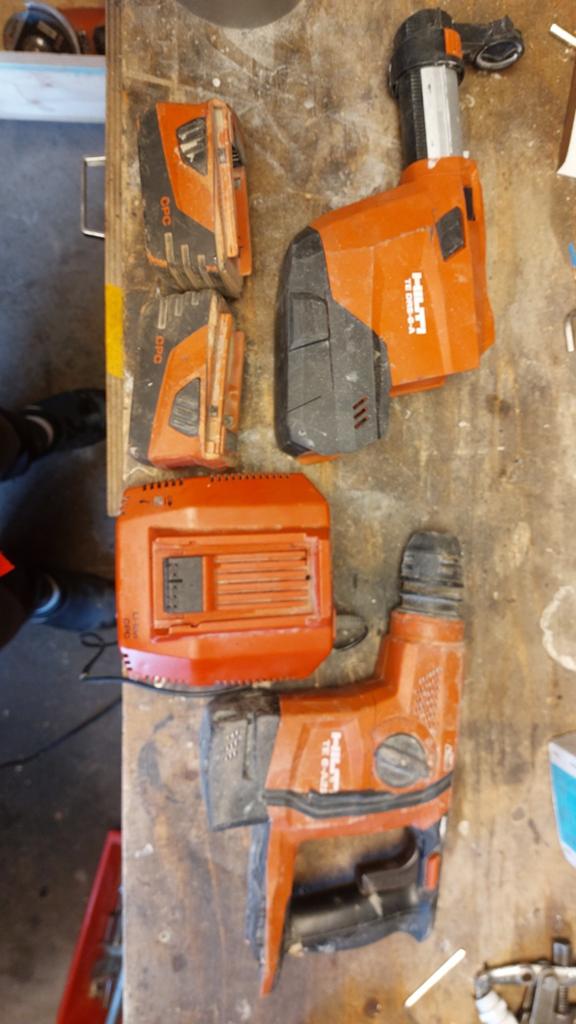 hilti boorhamer met stofzuiger, Ophalen of Verzenden, Zo goed als nieuw, Boor- en/of Breekhamer