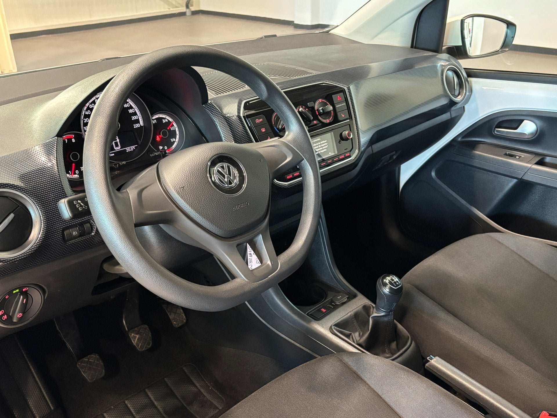 Volkswagen UP! 1.0 move up! Airco|Stoelverwarming|Parkeersen, Voorwielaandrijving, Dealer onderhouden, Stof, Gebruikt