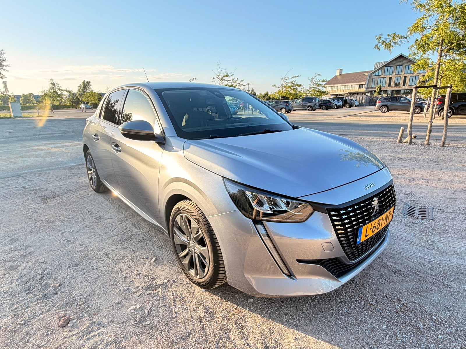Peugeot 208 1.2 Puretech 100pk Eat8 2021 Grijs DISTRIBUTIERI, Auto's, Peugeot, 49 €/maand, Origineel Nederlands, 1200 kg, Particulier