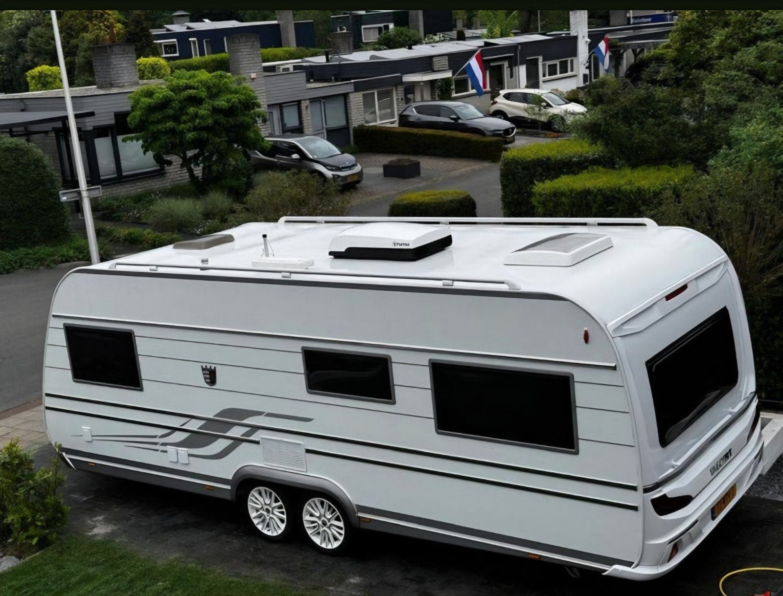 ZOEK overdekte stalling voor onze caravan BREDA <25KM
