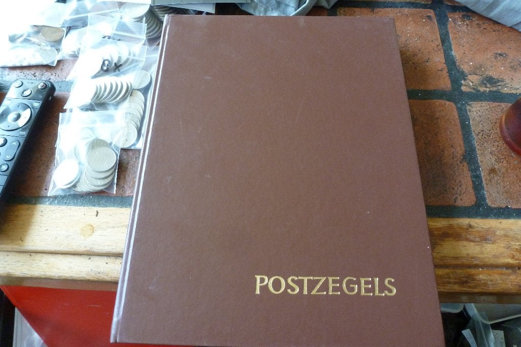 Mooi groot boek met wereld postzegels verschillende landen, Ophalen of Verzenden, Nederland en Buitenland