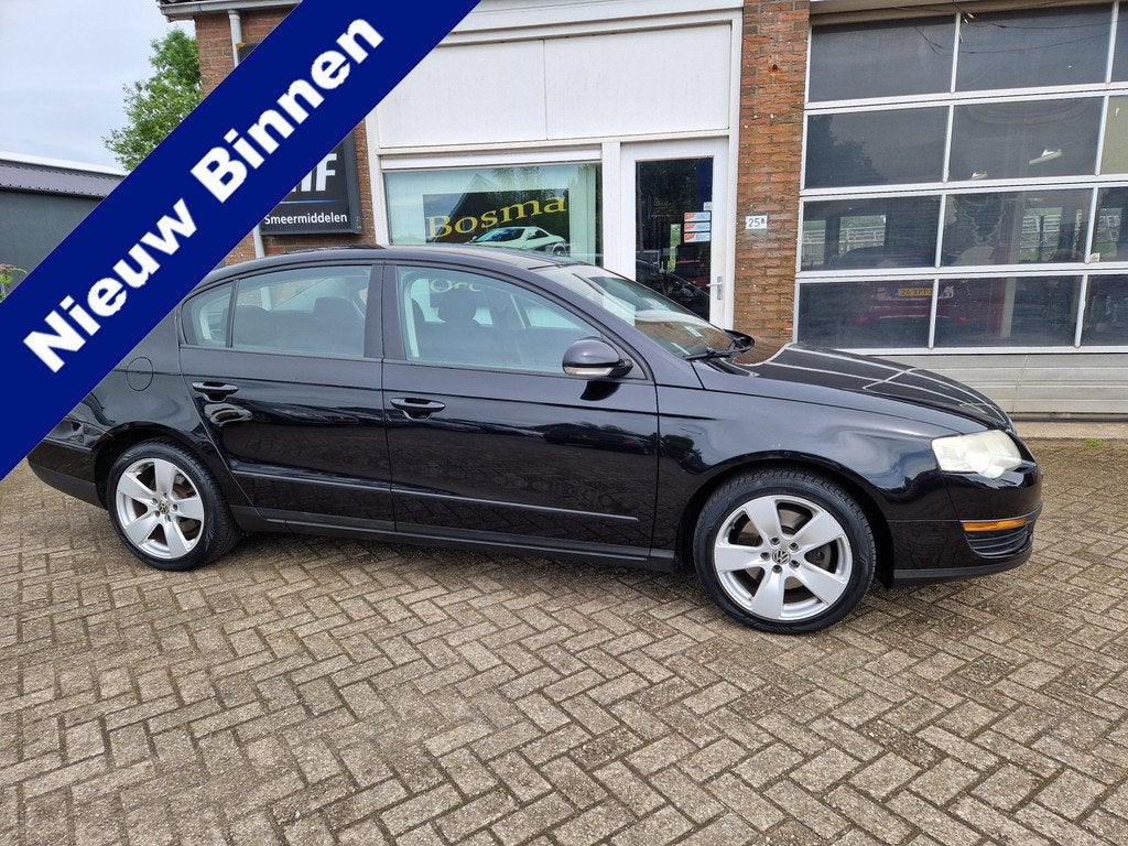 Volkswagen Passat 1.6 FSi "Trendline" Cruise - Clima - Trekh, Stof, Gebruikt, Zwart, 4 cilinders