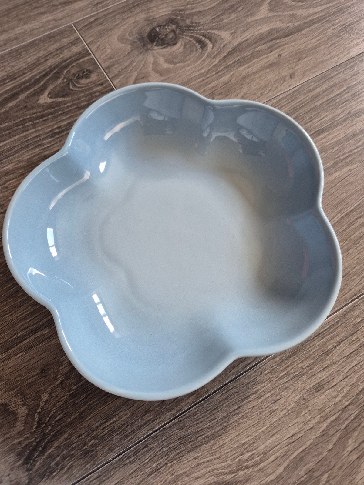 Le Creuset 20cm Flower Dish Coastal Blue, Overige merken, Nieuw, Ophalen of Verzenden, Schaal of Schalen