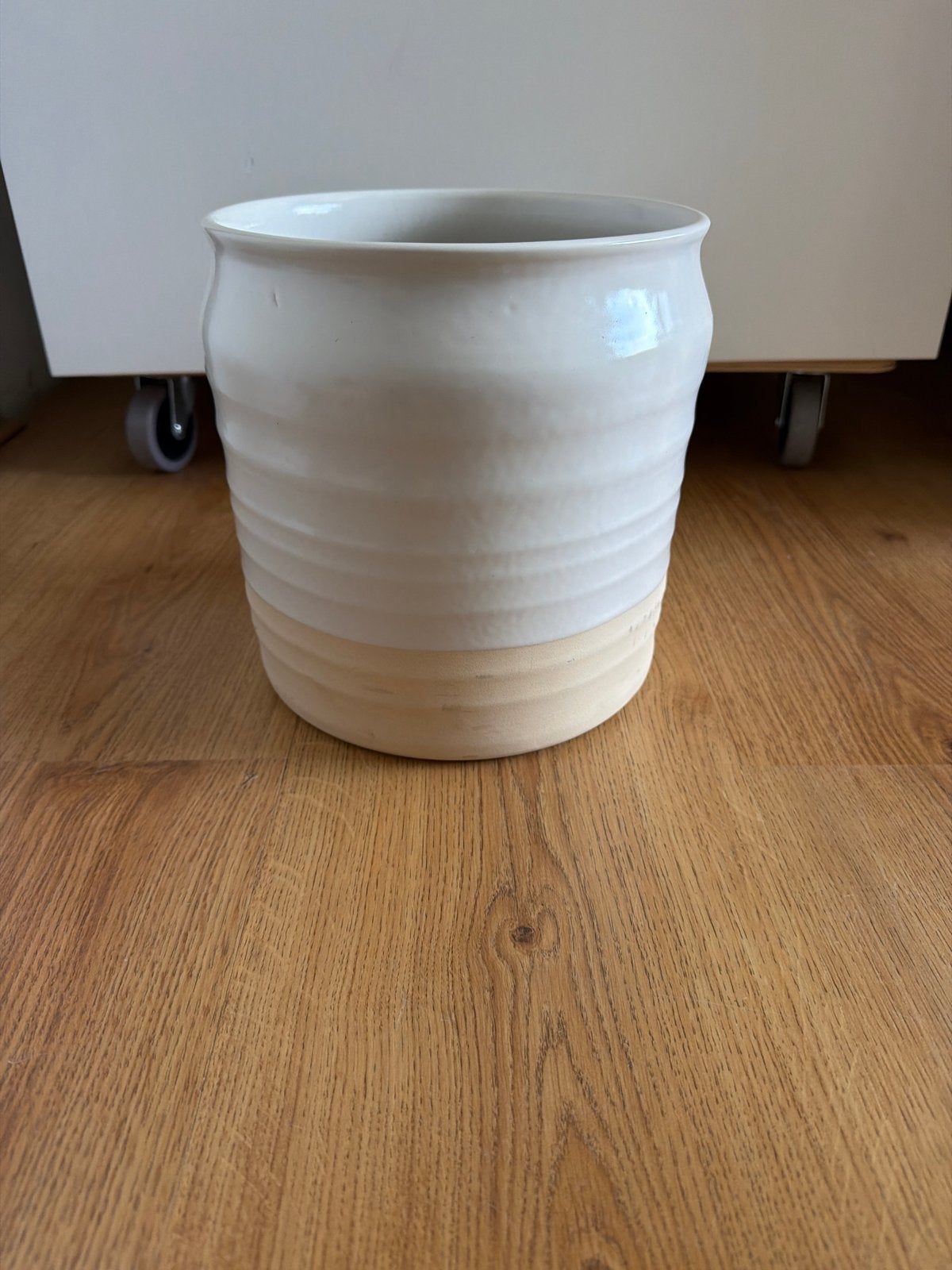 Mooie bloempot wit/beige - H21cm, Ø18cm, Gebruikt, Rond, Binnen, Ophalen of Verzenden