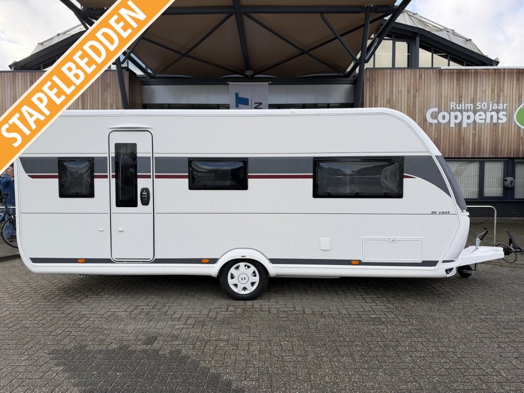 Hobby De Luxe 540 KMFE 2027 STAPELBED / SPECIALE BEKLEDING, Caravans en Kamperen, Serviceluik, Bedrijf, Treinzit, 5 tot 6 meter