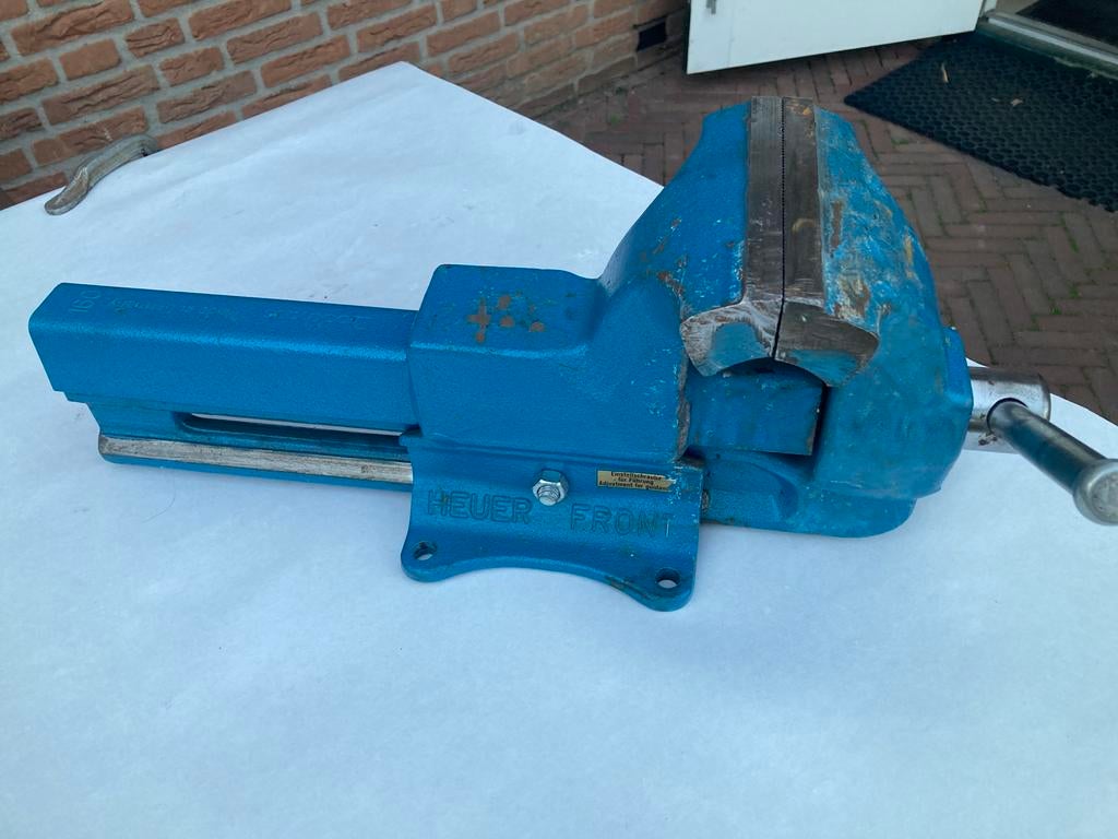 Heuer 160 bankschroef, Doe-het-zelf en Verbouw, Werkbanken, Ophalen of Verzenden, Zo goed als nieuw, 120 tot 170 cm, Bankschroef