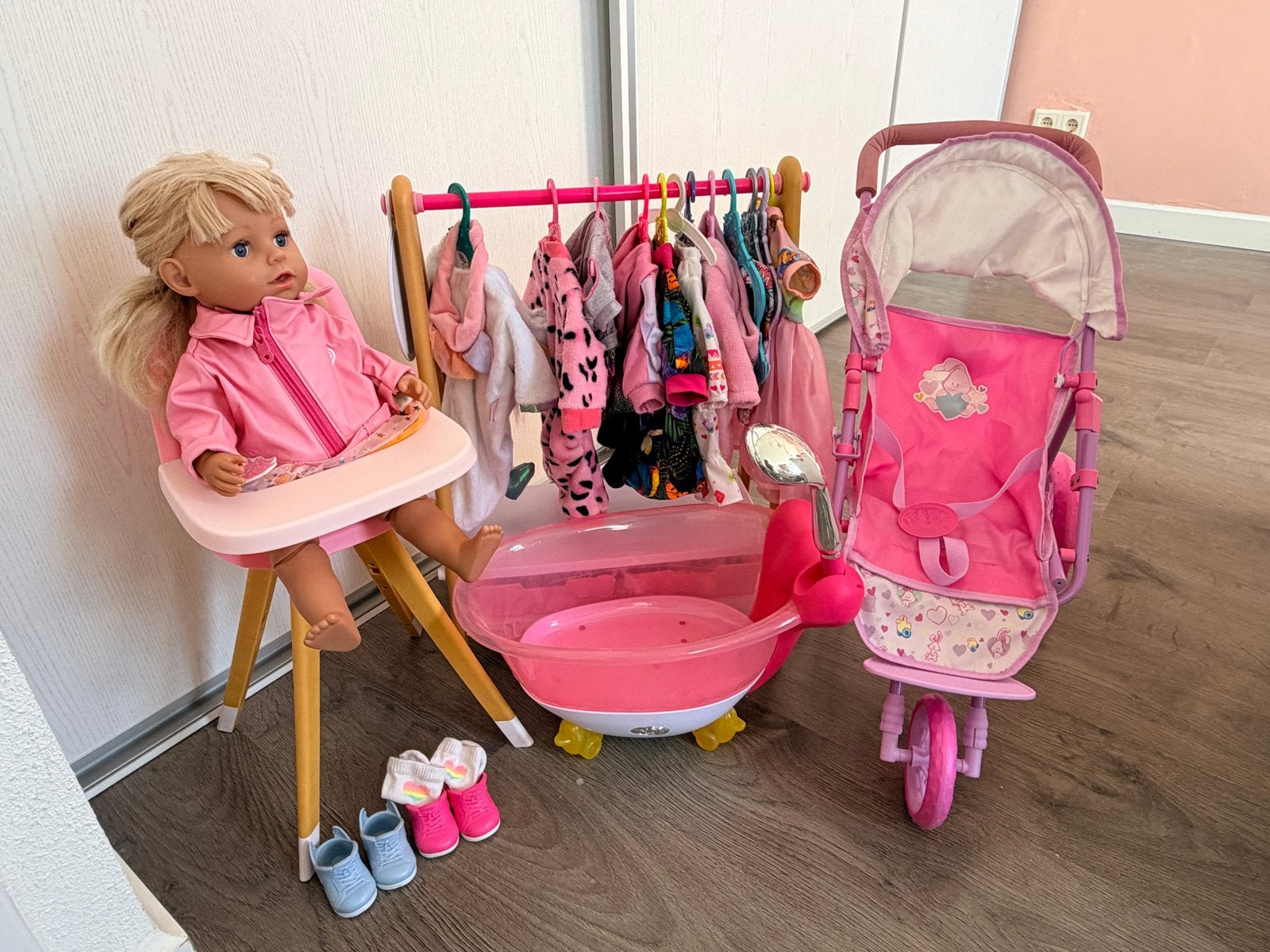 Grote poppenset: Baby Born pop, kinderwagen, kleding en meer, Ophalen of Verzenden, Gebruikt, Babypop