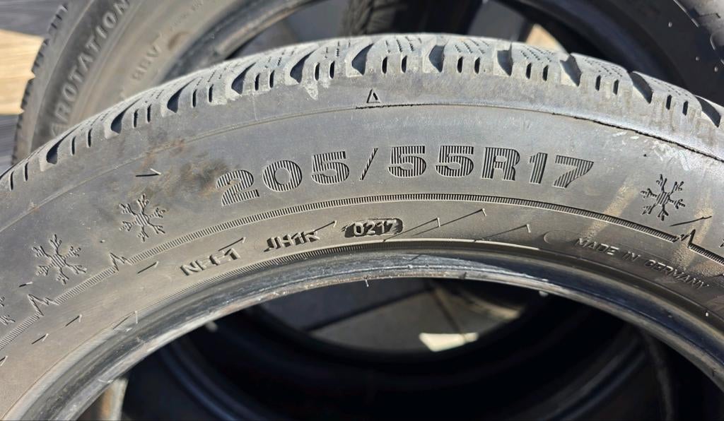 4 Dunlop winterbanden 205/55/17, Ophalen