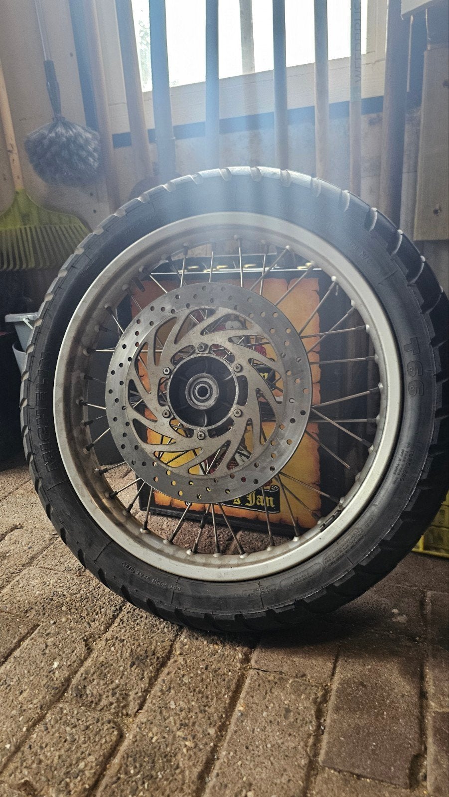 Aprilia Pegaso 1998 voorwiel met band - 19 inch velg, Ophalen of Verzenden, Gebruikt