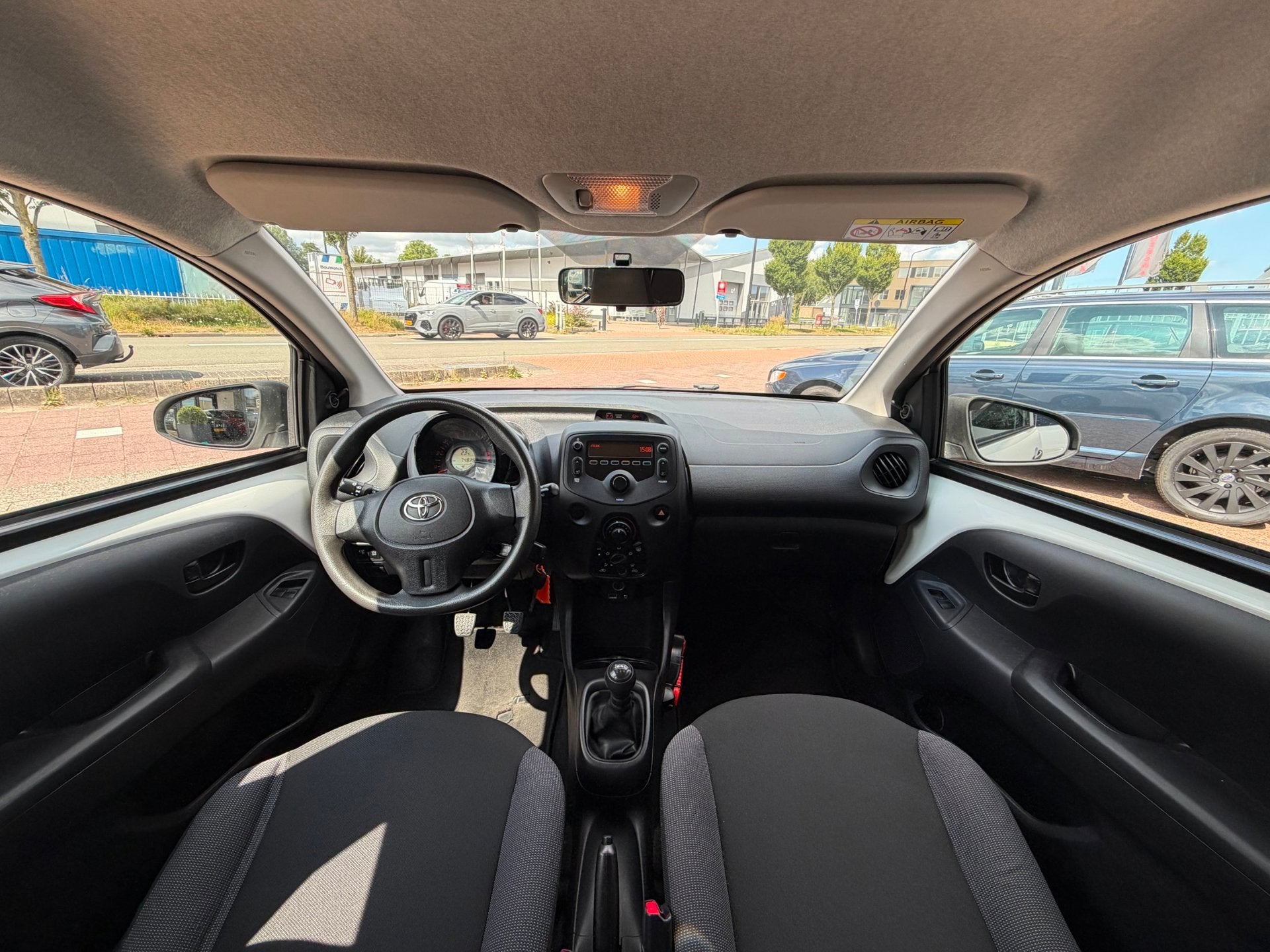 Toyota Aygo 1.0 VVT-i x-now Airco|Cruise|TELEFOON|BovagGARAN, Auto's, Voorwielaandrijving, 12 maanden, Stof, Gebruikt