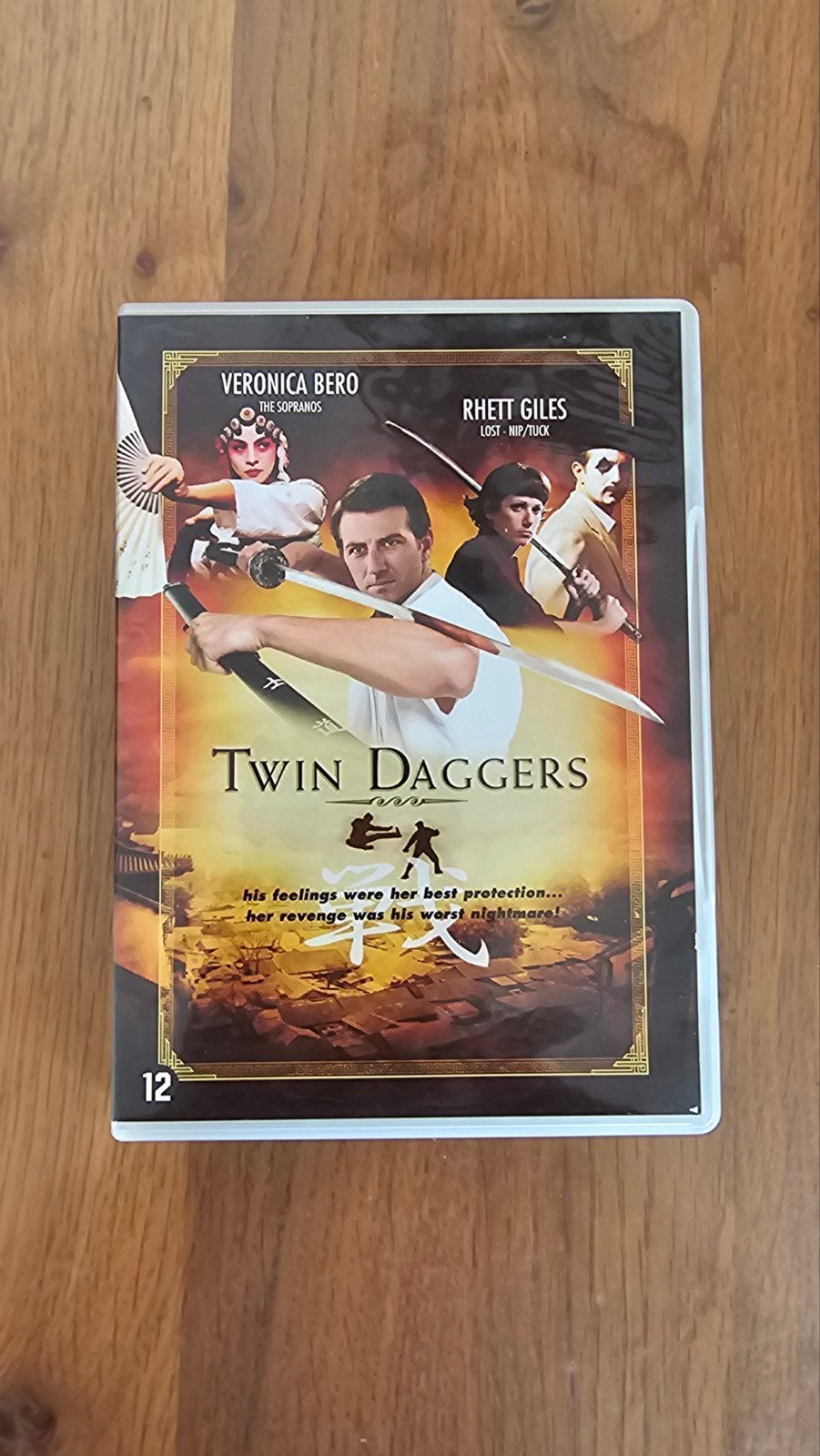 Twin Daggers DVD - Actiethriller met Veronica Bero, Vanaf 12 jaar, Ophalen of Verzenden, Gebruikt, Actiethriller
