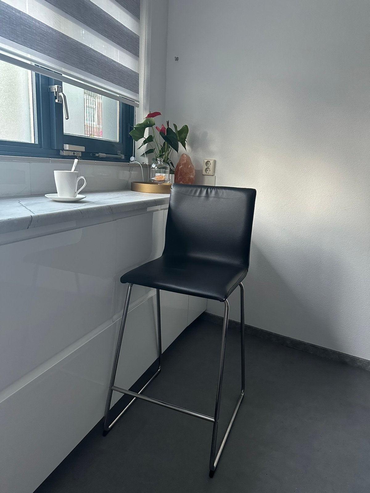 Kwalitatieve Leren Barkruk | Modern Design, 1 kruk, Ophalen, Zo goed als nieuw, 60 tot 90 cm