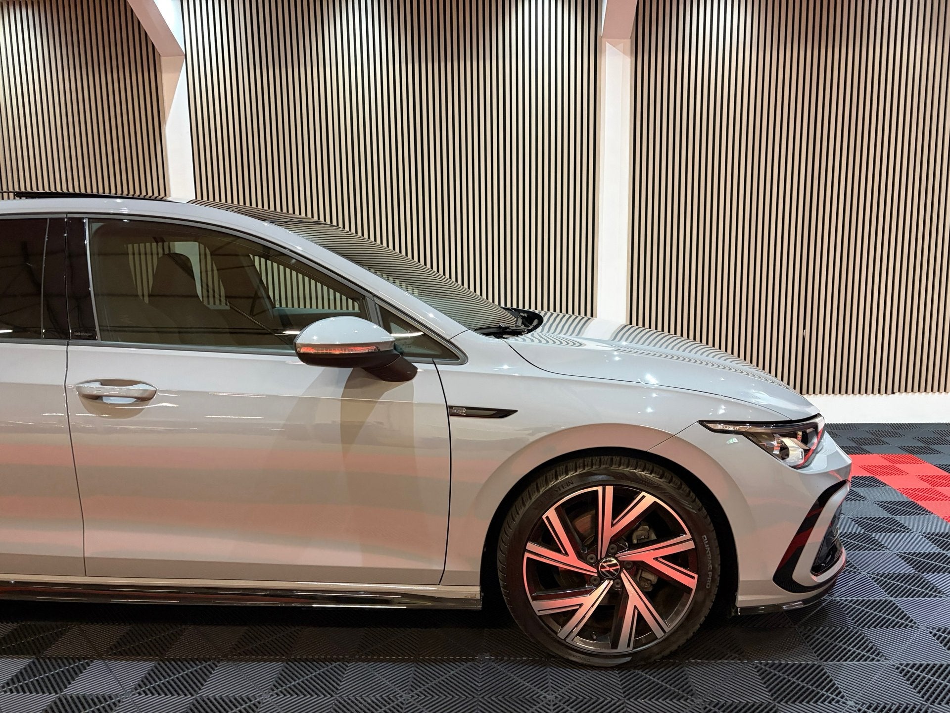Volkswagen Golf 1.5 eTSI R-Line Business Pano|Matrix led|Hud, Auto's, Dealer onderhouden, 4 cilinders, 150 pk, Bedrijf