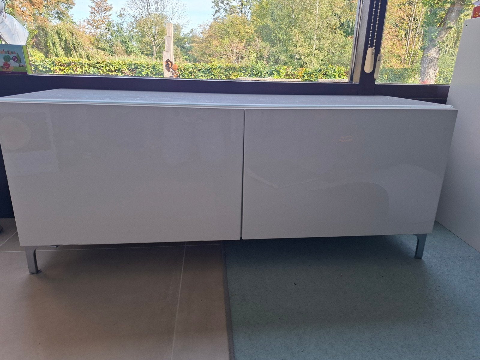 IKEA Besta kast met glazen plaat en poten, Ophalen, Gebruikt