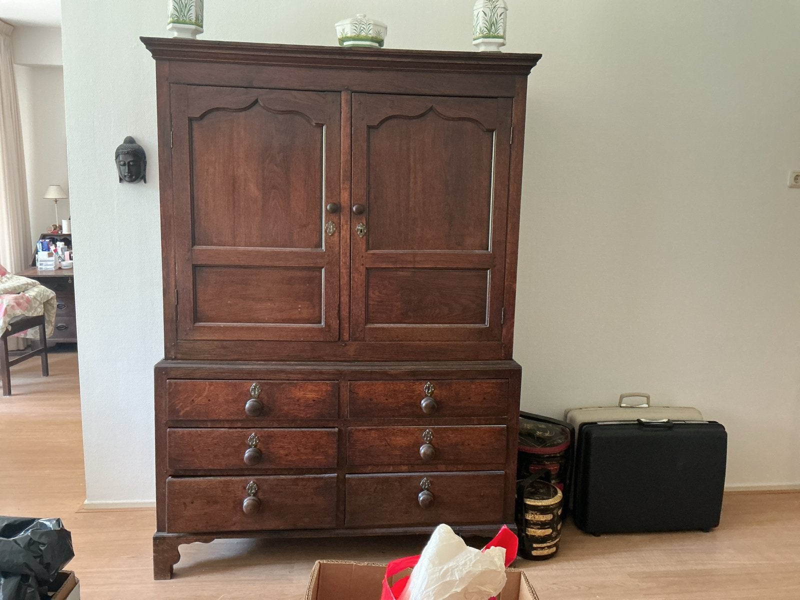 Antieke houten kast met lades en deuren, Ophalen