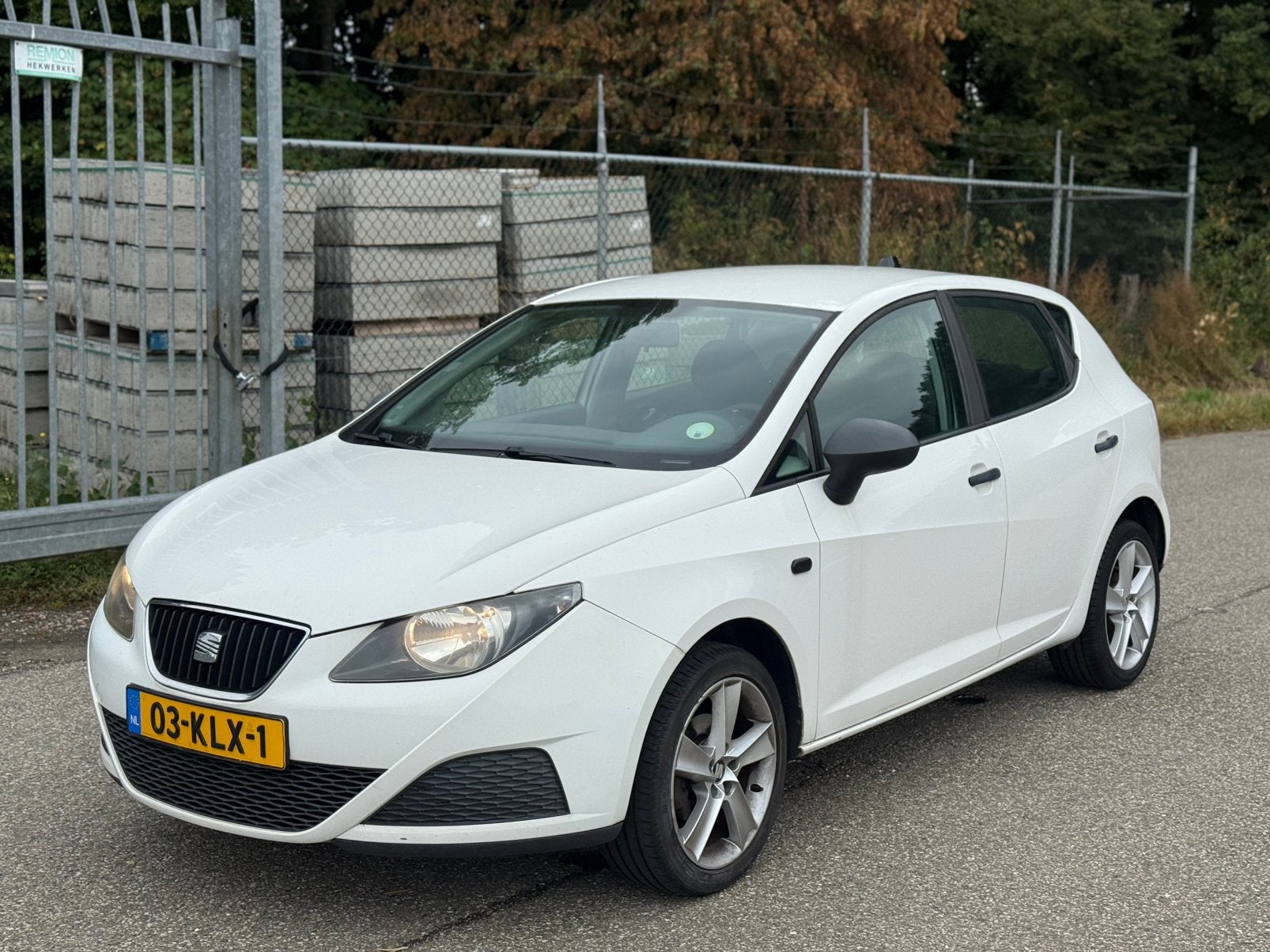 Seat Ibiza 1.2 44KW 5DRS 2010 Wit Nieuwe Koppeling Carplay, Auto's, Seat, Voorwielaandrijving, 40 €/maand, 1198 cc, Origineel Nederlands