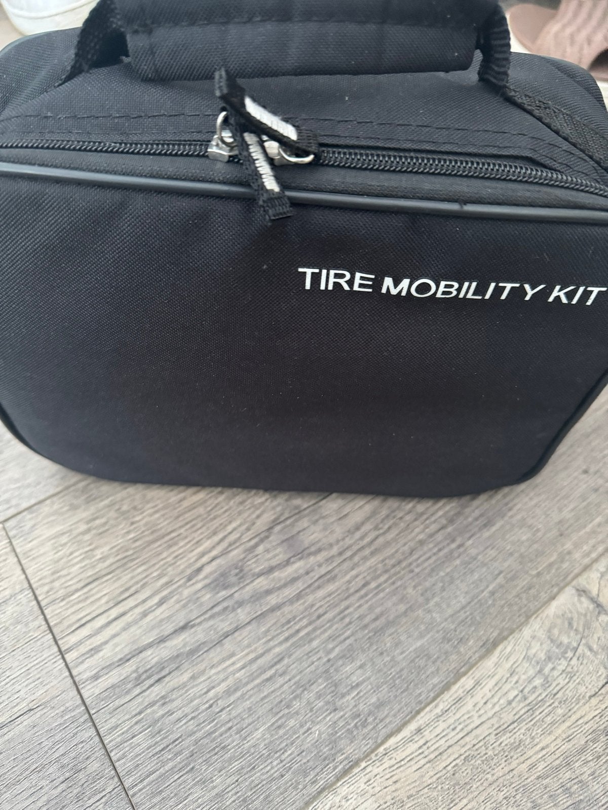 Banden reparatieset compressor - Tire Mobility Kit, Ophalen of Verzenden, Zo goed als nieuw
