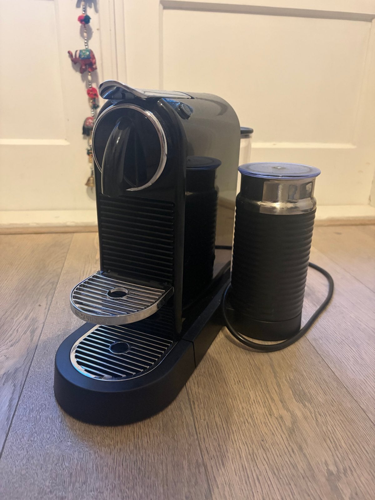 Nespresso Citiz & Milk Black incl. cup-opbergbak, Ophalen, Koffiemachine, Zo goed als nieuw, 1 kopje